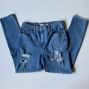 Women’s Levis jeans size 29 721 high rise skinny inseam 27” Distressed look